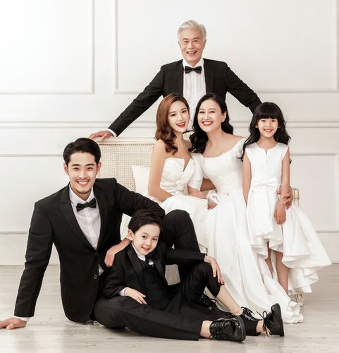 2021写真拍照四口全家福六口新款一家服装摄影亲子装