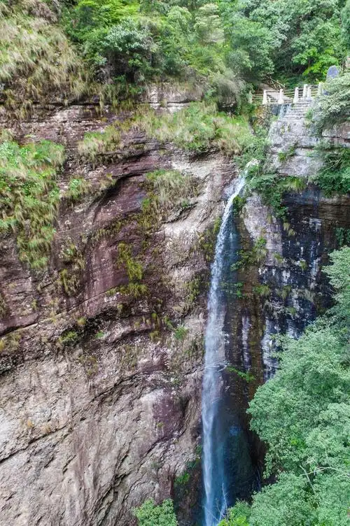 走在玻璃观景台上,还能看到"神雕侠女" 断肠崖取景拍摄风景地