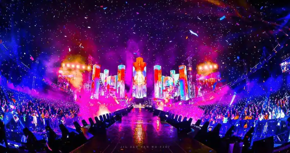 五月天演唱会现场冷场?华晨宇惊喜现身引发大合唱 - 投稿号