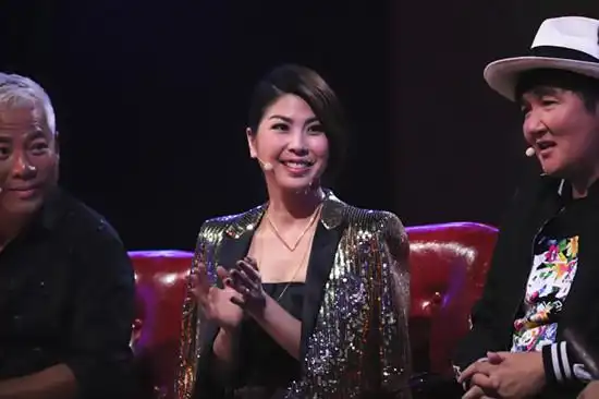 蒙面歌王许茹芸返场做猜评团造型撞gd