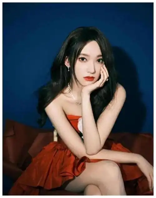 程潇25岁惊艳亮相:温柔奶味个性迷人,人间绝美尤物!