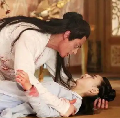 图白子画血吻花千骨剧照小骨为什么要给师傅喝她的血