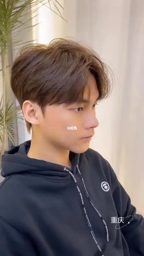 潮男养成记 男生韩系三七分发型 修颜又有型|||韩式三七分气垫纹理烫