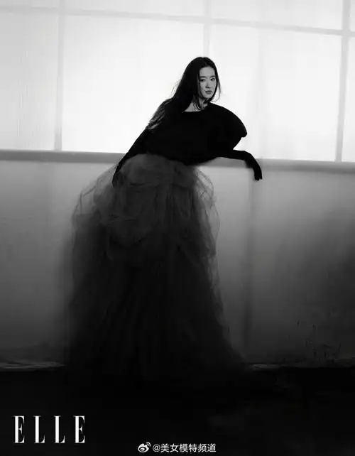 刘亦菲最新双封大片释出多套造型尽显摩登风范野性魅力