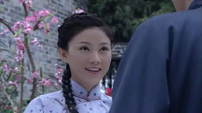 围屋里的桃花:闻良给绿蚕做饭,绿蚕为报答他,主动给他洗衣服!