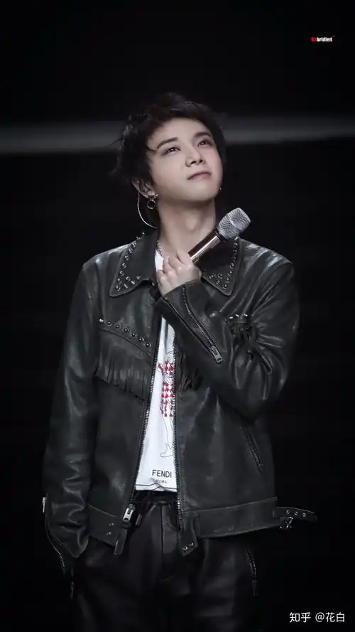 有哪些好看的华晨宇照片无水印的