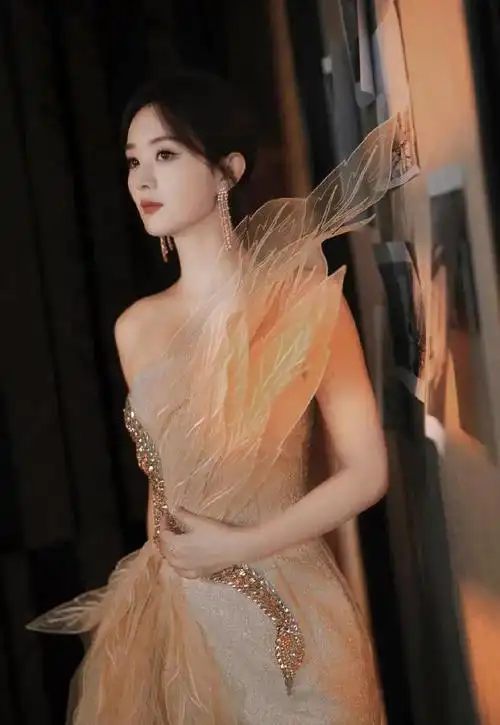 人气女星赵丽颖工作室今日最新营业照出炉啦拍得很美