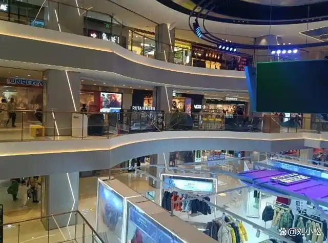 如今,邯郸新世纪正在进行新的装修改造,新装修的邯郸新世纪商业广场