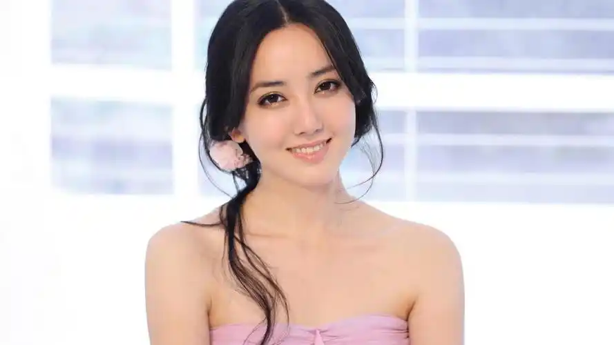 旗袍美女胡影怡