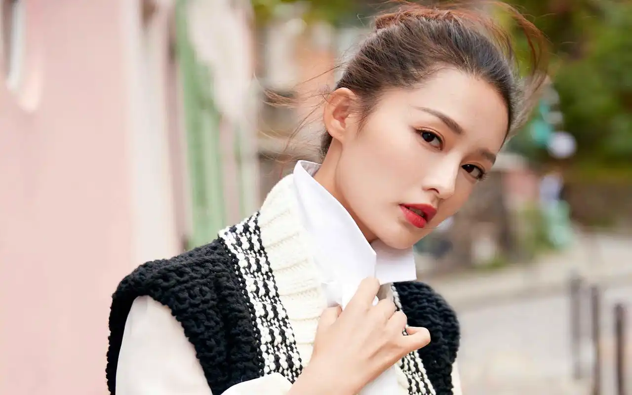 李沁优雅时尚杂志封面写真图片桌面壁纸