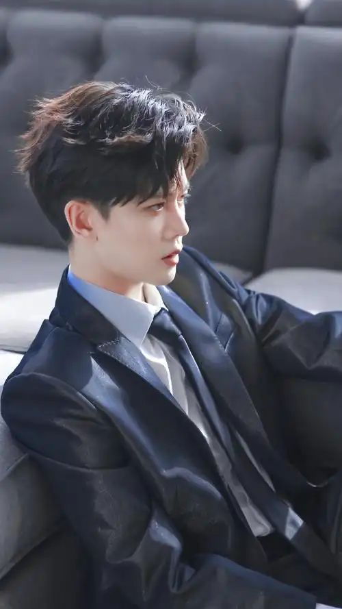 现代周生辰任嘉伦美图楼多图