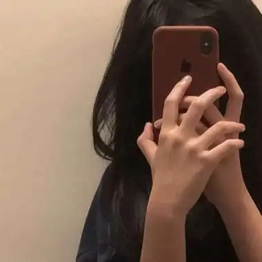 头像女手机挡住脸