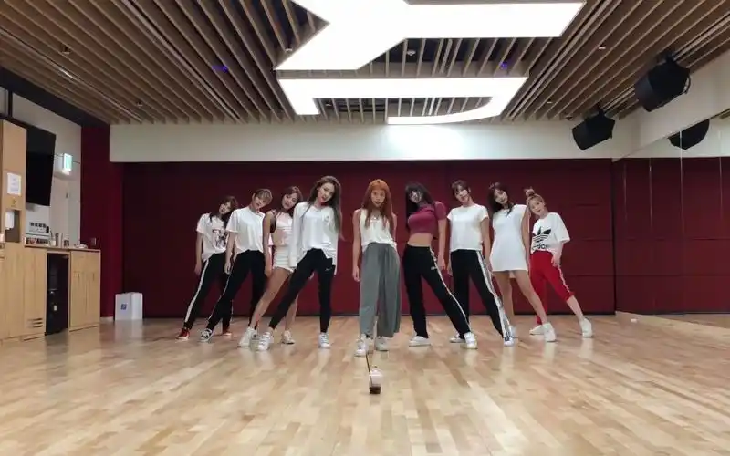 twicedancethenightaway练习室jyp新大楼练习室