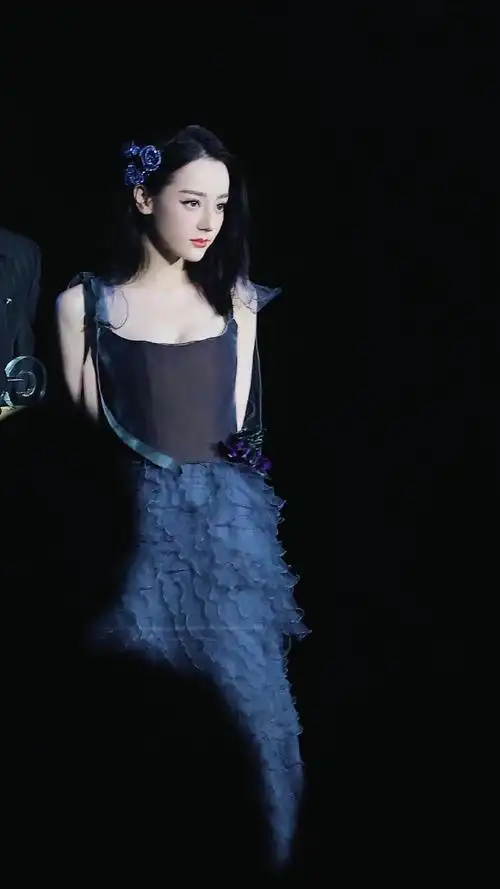 盘点迪丽热巴那些年火出圈的礼服造型,这才是大明星真正的样子