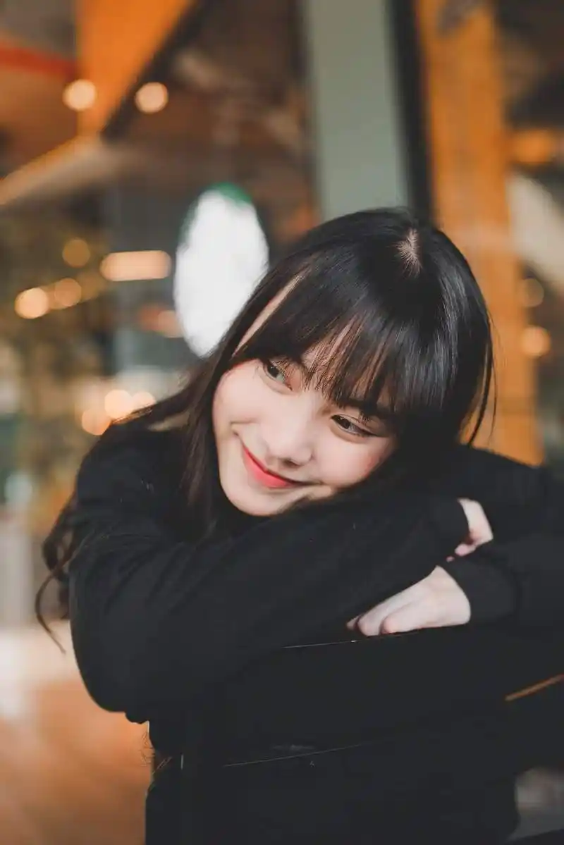 星巴克打工美女,性格开朗,爱笑