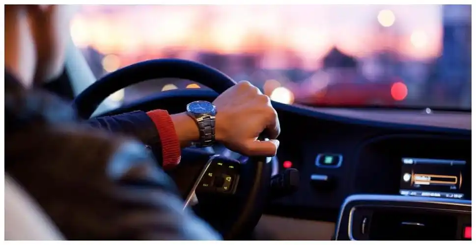 男人开车,有这三个特点,基本都是老司机,因为新手不敢这样做!