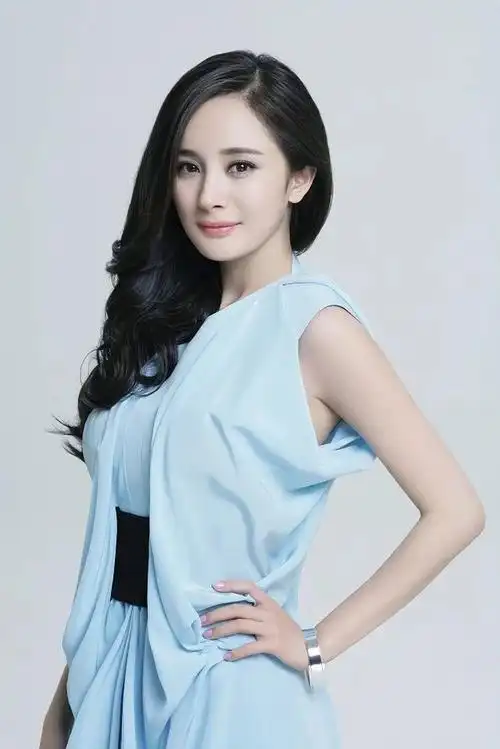 杨幂,1986年9月12日出生于北京市宣武区,北京电影学院表演系.