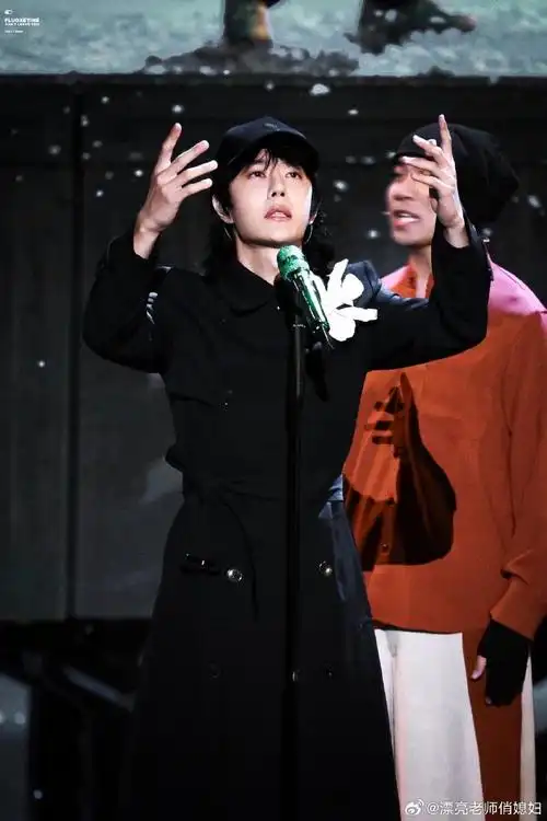 正能量艺人王一博