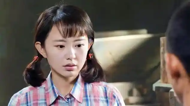 青谷子:方格暗示焦大楼,不料二子闯进来,以为二人互通有染