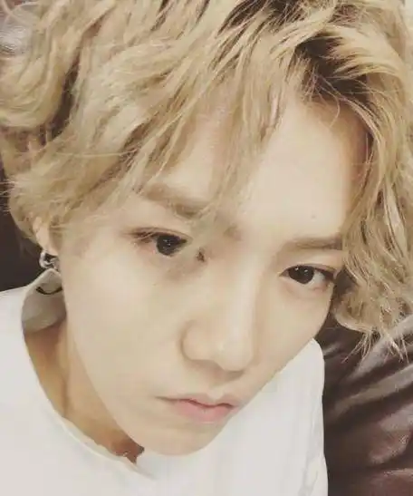 照片里还有一些美食的照片,这样看着鹿晗好接地气呀