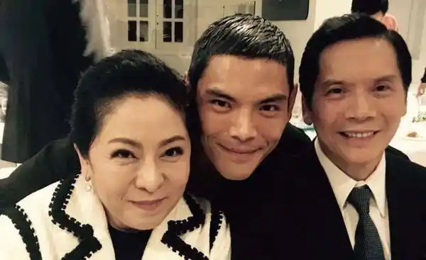 原创向太陈岚真是一个奇女子混迹娱乐圈几十年捧红了无数大牌明星