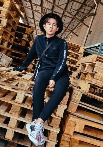 胡先煦个性时髦街拍图片