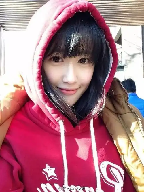 康逸琨身高(人大女神康逸琨发美照,自恋称被自己美到了!)_好房365