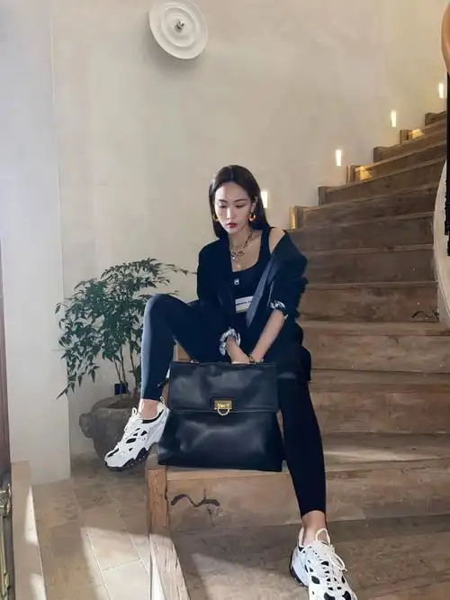 王霏霏ins风allblack