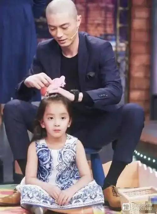 林心如怀了二胎拜佛烧香孕检忙个不停