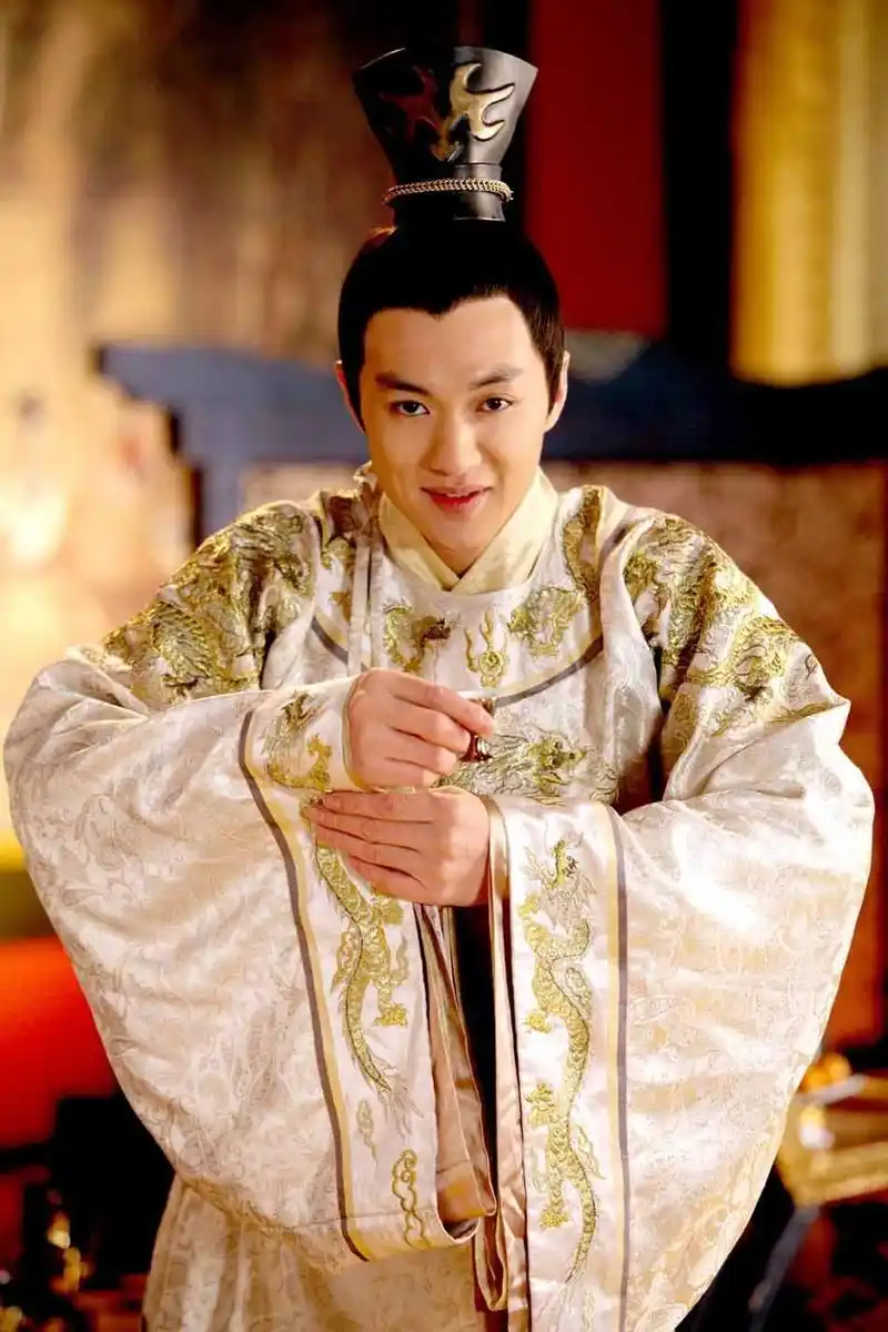 组图:《倾世皇妃》热拍 严宽霍建华领衔出演_高清图集_新浪网