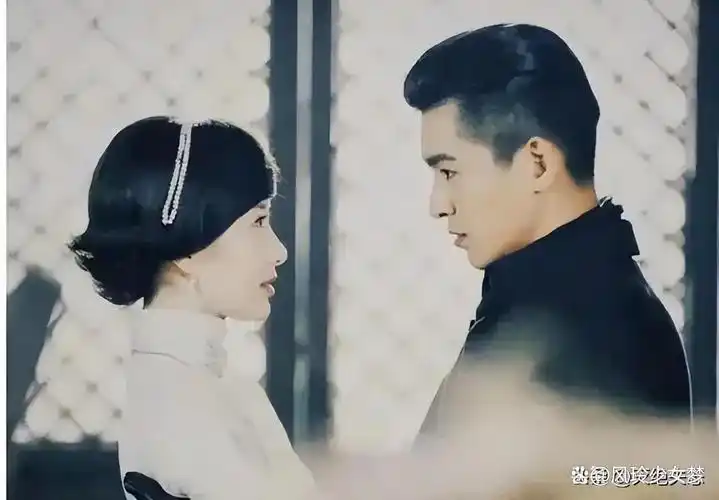 "老戏骨"长得帅还顾家,结婚十年无绯闻,今46岁儿女双全