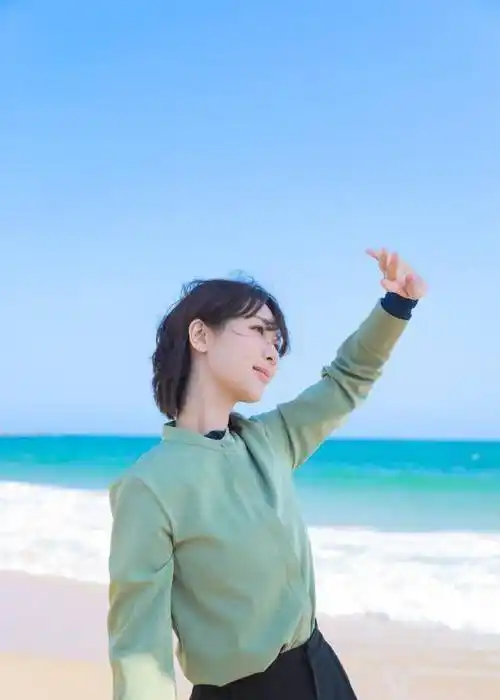 女心理师杀青,工作室晒杨紫一套海边大片,走清新路线更迷人_演艺圈