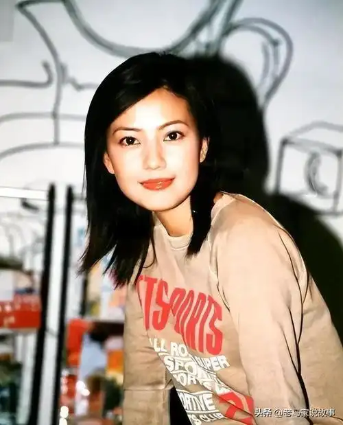 高圆圆"高中旧照"被曝出,班主任:至少10个班的男生在追她