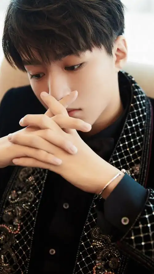 tfboys王俊凯时尚帅气写真