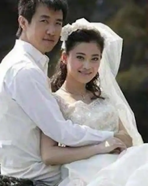 梅婷6年深情,李小冉两度牺牲,他终获15岁差真爱