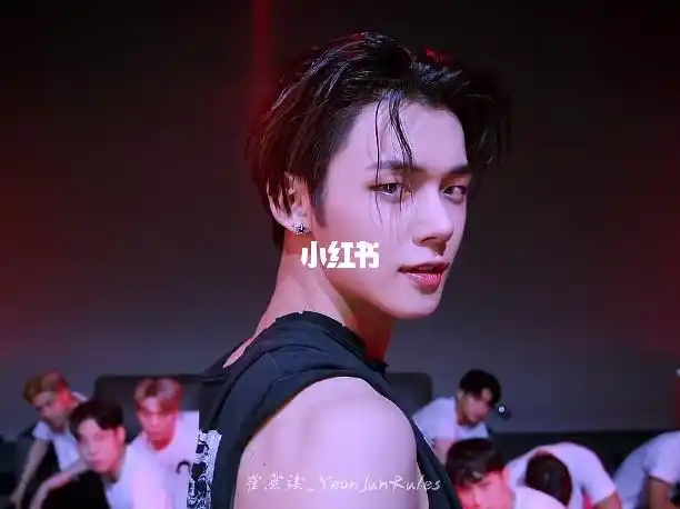 崔然竣的无袖来了就说明夏天来啦