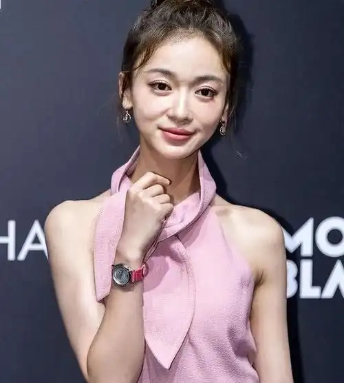 希望吴谨言能够停止继续减肥,保持健康.