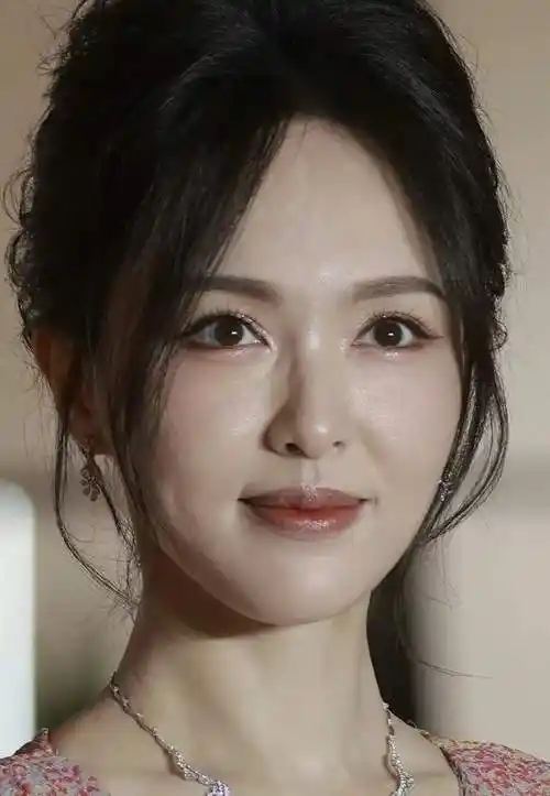 女明星真实状态:刘亦菲膀大腰圆,赵丽颖气场好强,唐嫣素颜绝美