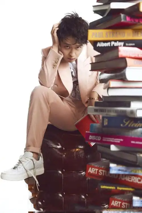 董子健杂志图片大秀胸肌男友力满满35