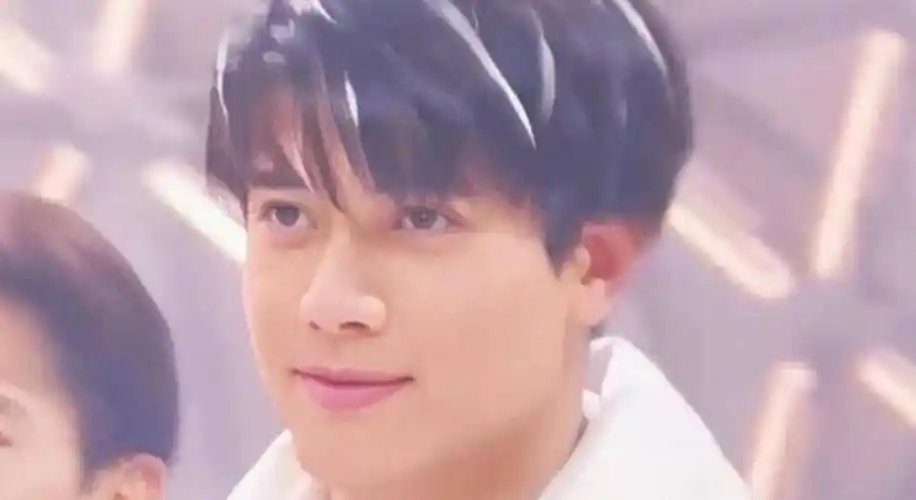 郭富城年轻时三七分配毛衣真帅,与妻子方媛压马路身高是"硬伤"