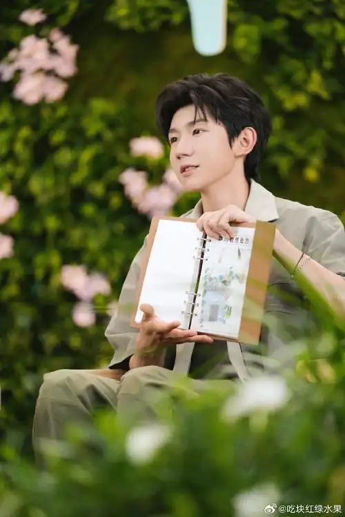 王俊凯今日直播生图vs王源直播生图 你更爱谁的表现力#王俊凯ip正确