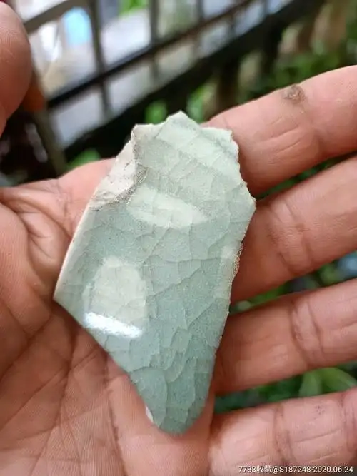 玛瑙入釉的瓷片