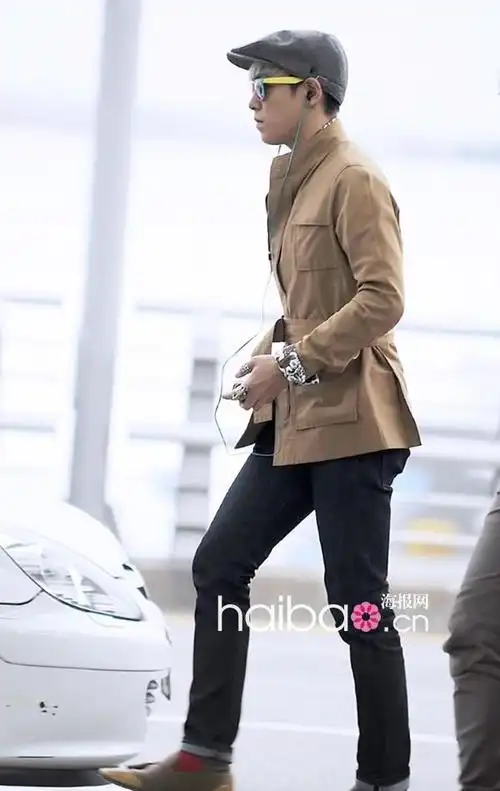 海报时尚网最新韩国男明星街拍 (4月)(组图)