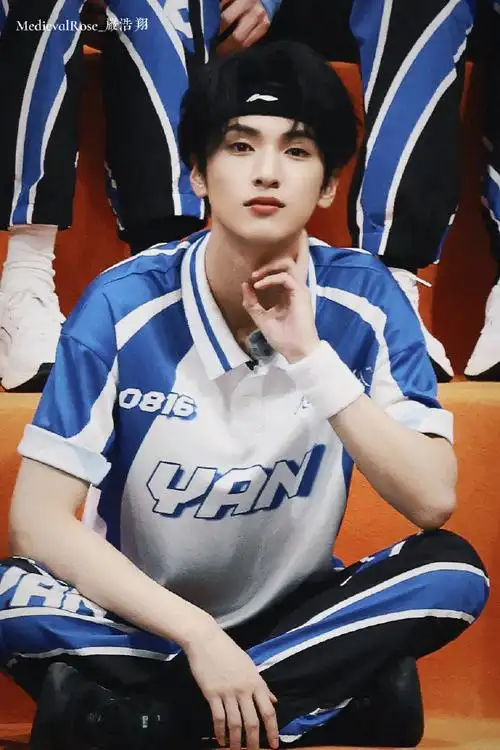 严浩翔天生爱豆  一场运动会就可以让妈粉 女友粉 泥塑粉 整肃粉都吃