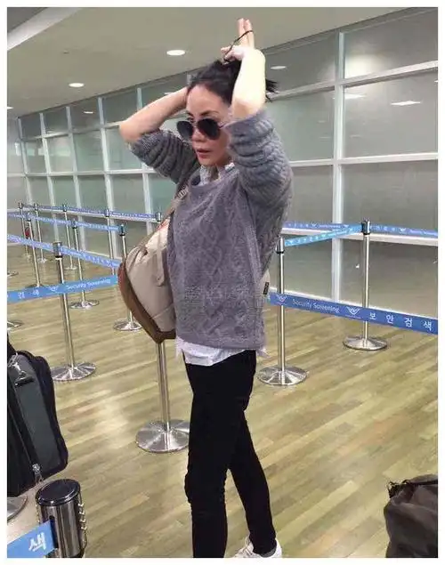 王菲出道31年,身材几乎从来没有走过样,身高174的她,体重一直都是保持