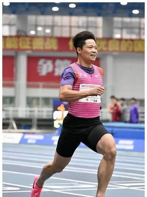 苏炳添复出后世界排名有所下滑. 重返巅峰是很困难的. 参加奥运会的前