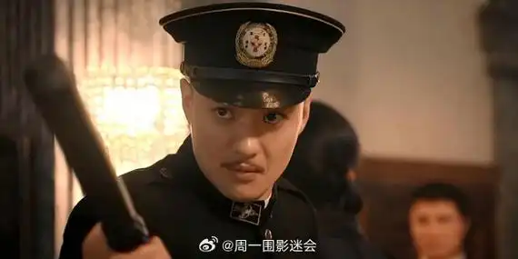 周一围超话地铁玻璃倒映着二十六种版本的铁林有人把咖啡渍拓成巡捕房