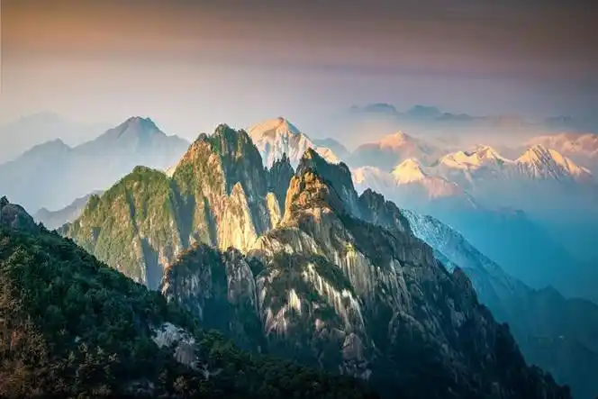 在这美丽的山景图片中