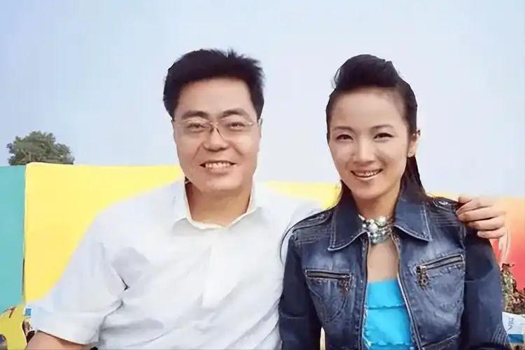 管彤与韩红传绯闻41岁结婚42岁高龄生子现在过得怎样了