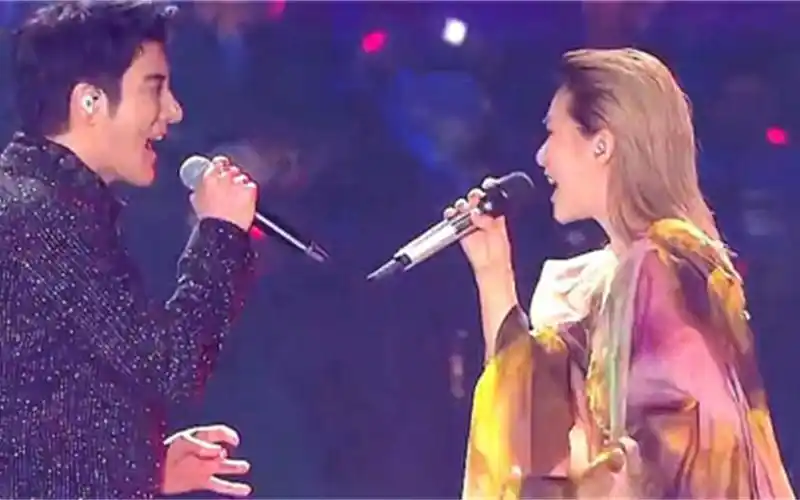 谭维维王力宏再现神级现场,合唱《缘分一道桥》,高音燃爆全场